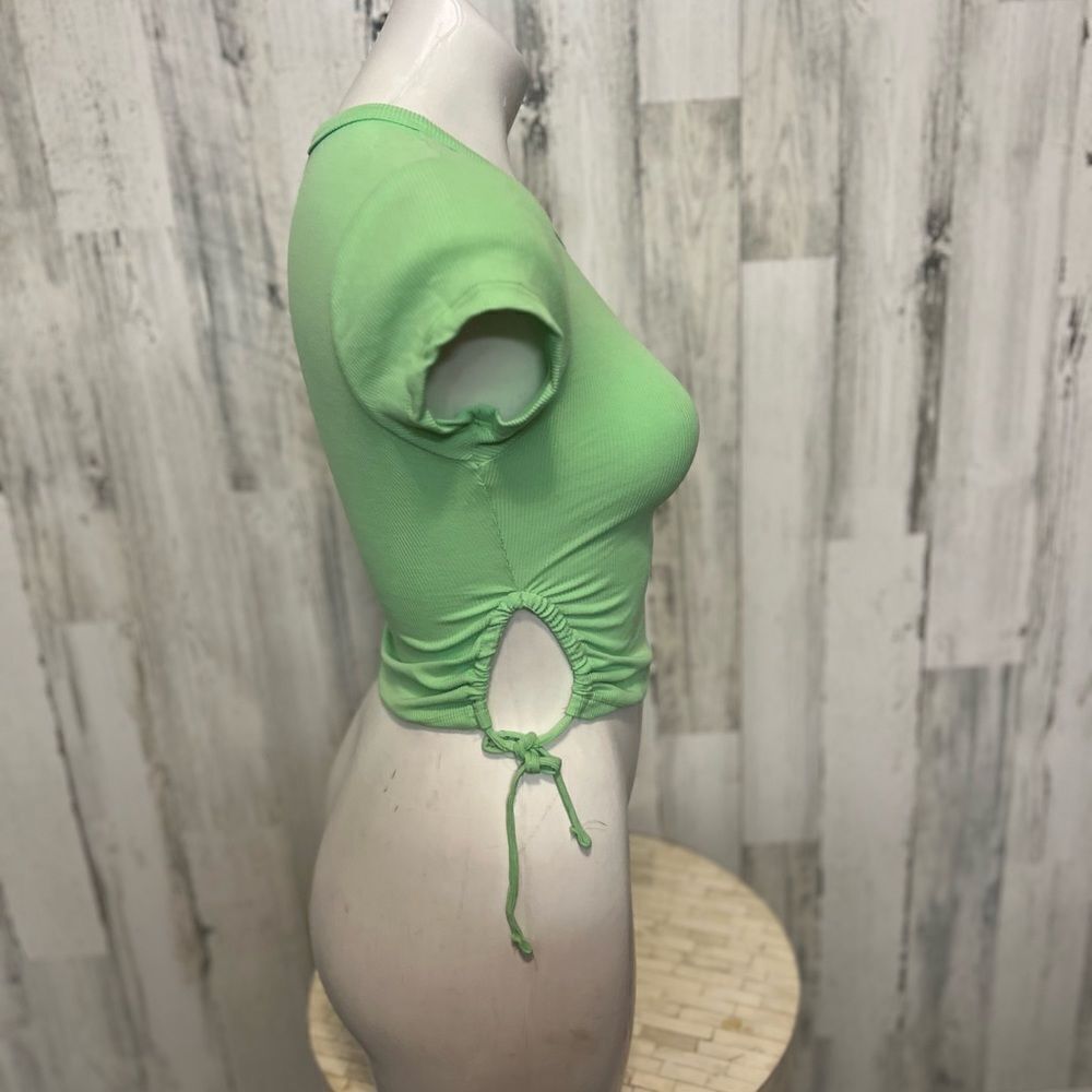 Green top  - Picture 5 of 6